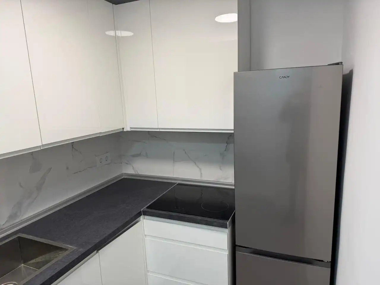 Cuina de Planta baixa de lloguer en Madrid amb Aire condicionat i Moblat