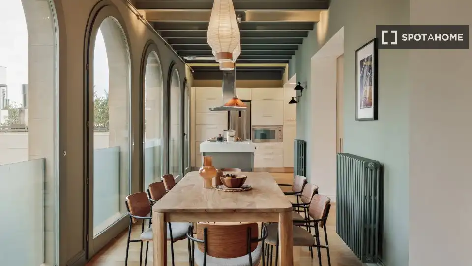 Menjador de Apartament per a compartir en Barcelona amb Aire condicionat, Terrassa i Moblat
