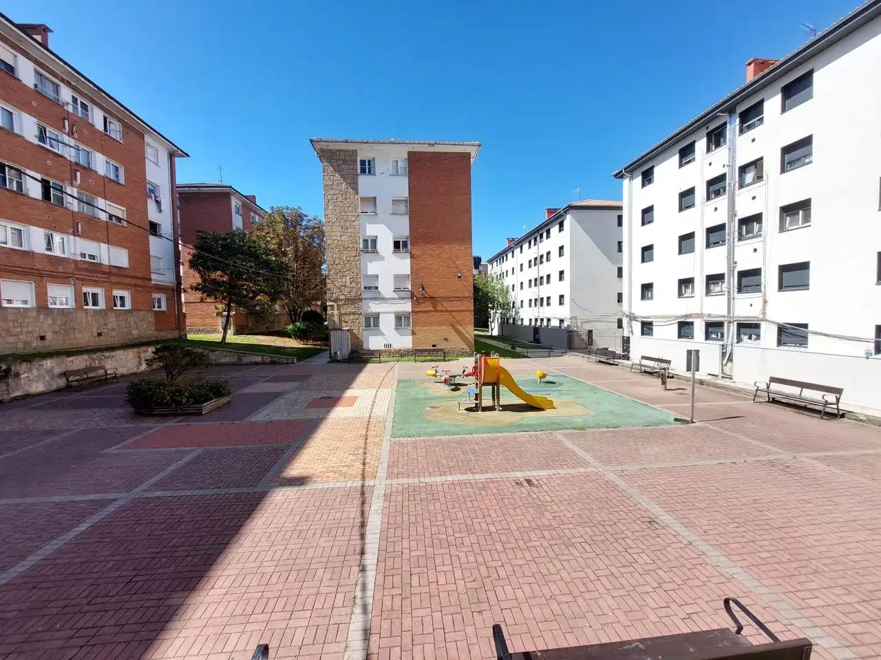 Parkplatz von Erdgeschoss zum Verkauf in Gijón  mit Heizung und Abstellraum