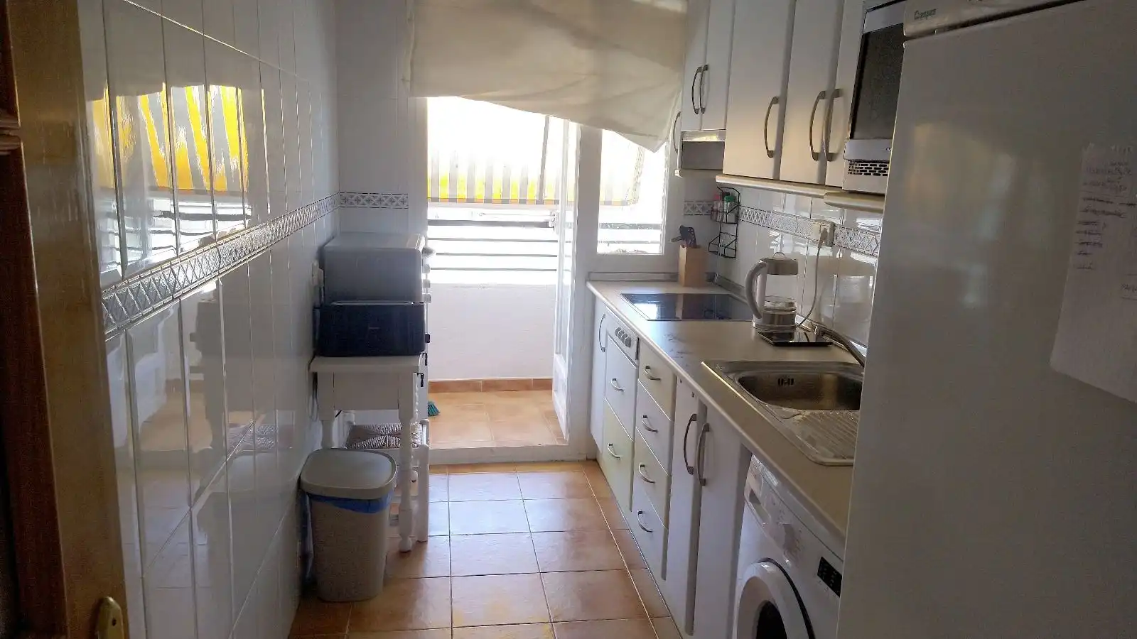 Cocina de Piso de alquiler en Roquetas de Mar con Calefacción, Terraza y Horno