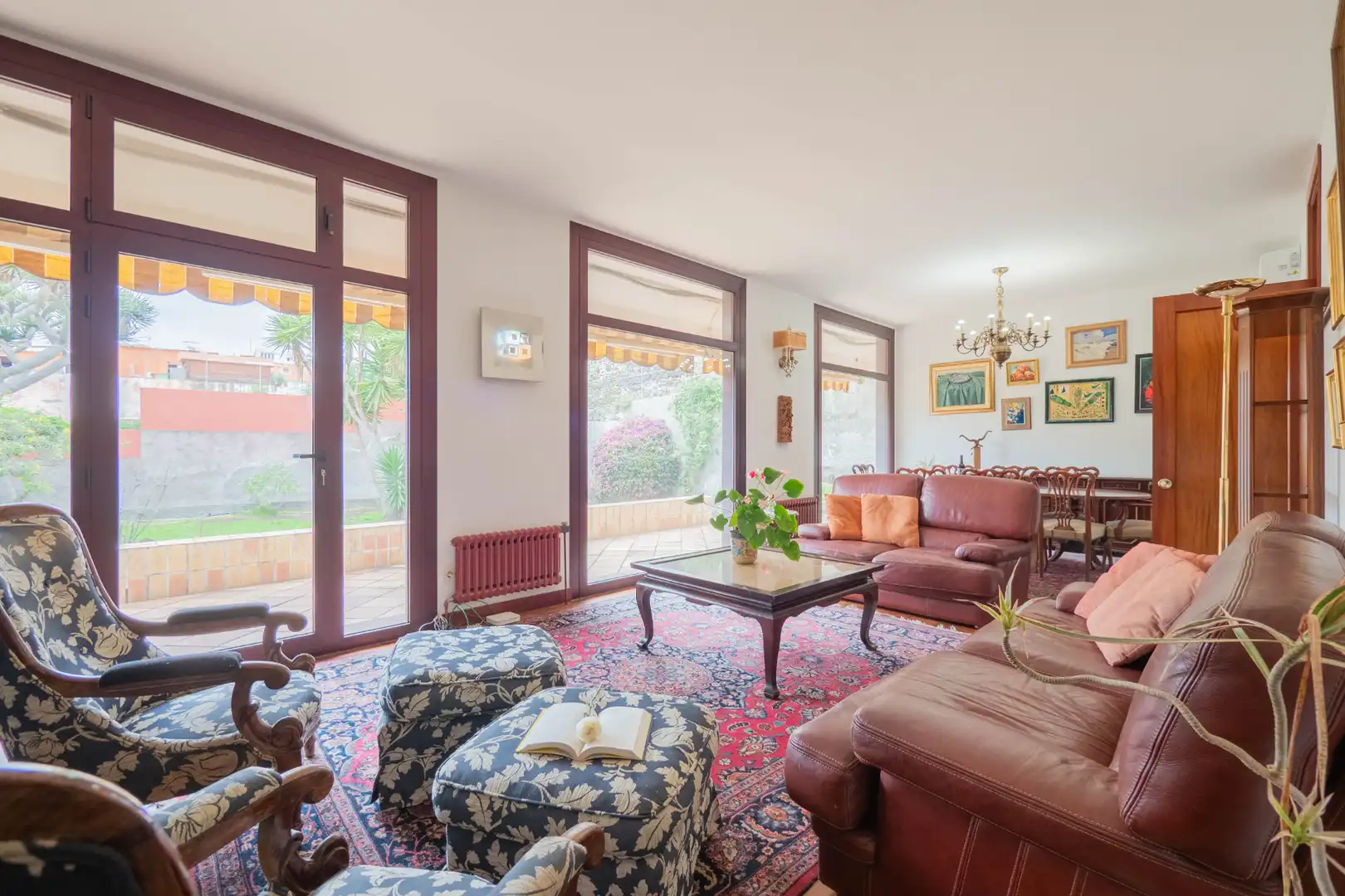 Sala d'estar de Casa o xalet en venda en Las Palmas de Gran Canaria amb Aire condicionat, Jardí privat i Parquet