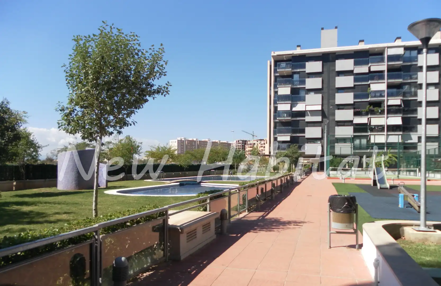 Vista exterior de Piso en venta en Castellón de la Plana / Castelló de la Plana con Aire acondicionado, Trastero y Piscina comunitaria