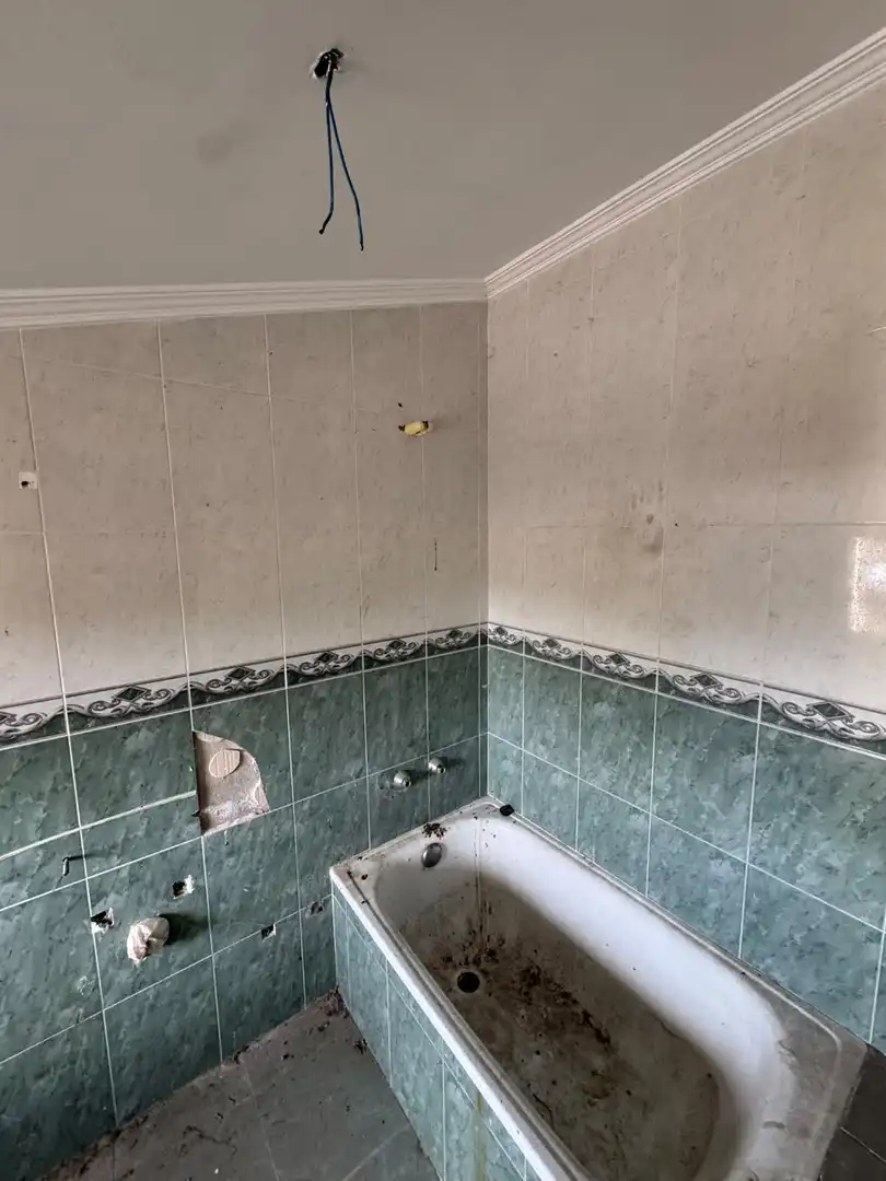 Bathroom of Houses for sale in Cabezón de Pisuerga, Valladolid