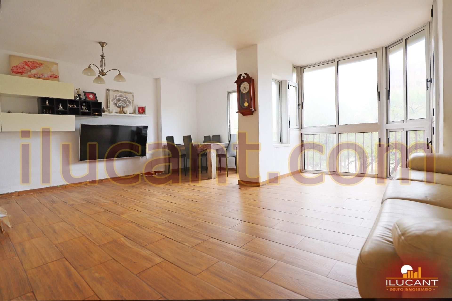 Sala d'estar de Pis en venda en Alicante / Alacant