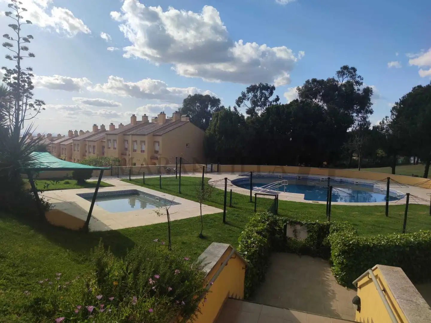 Piscina de Casa adosada en venta en Islantilla con Aire acondicionado, Calefacción y Jardín privado