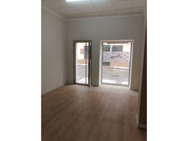 Local comercial en Alquiler en Calle Encina en Centro
