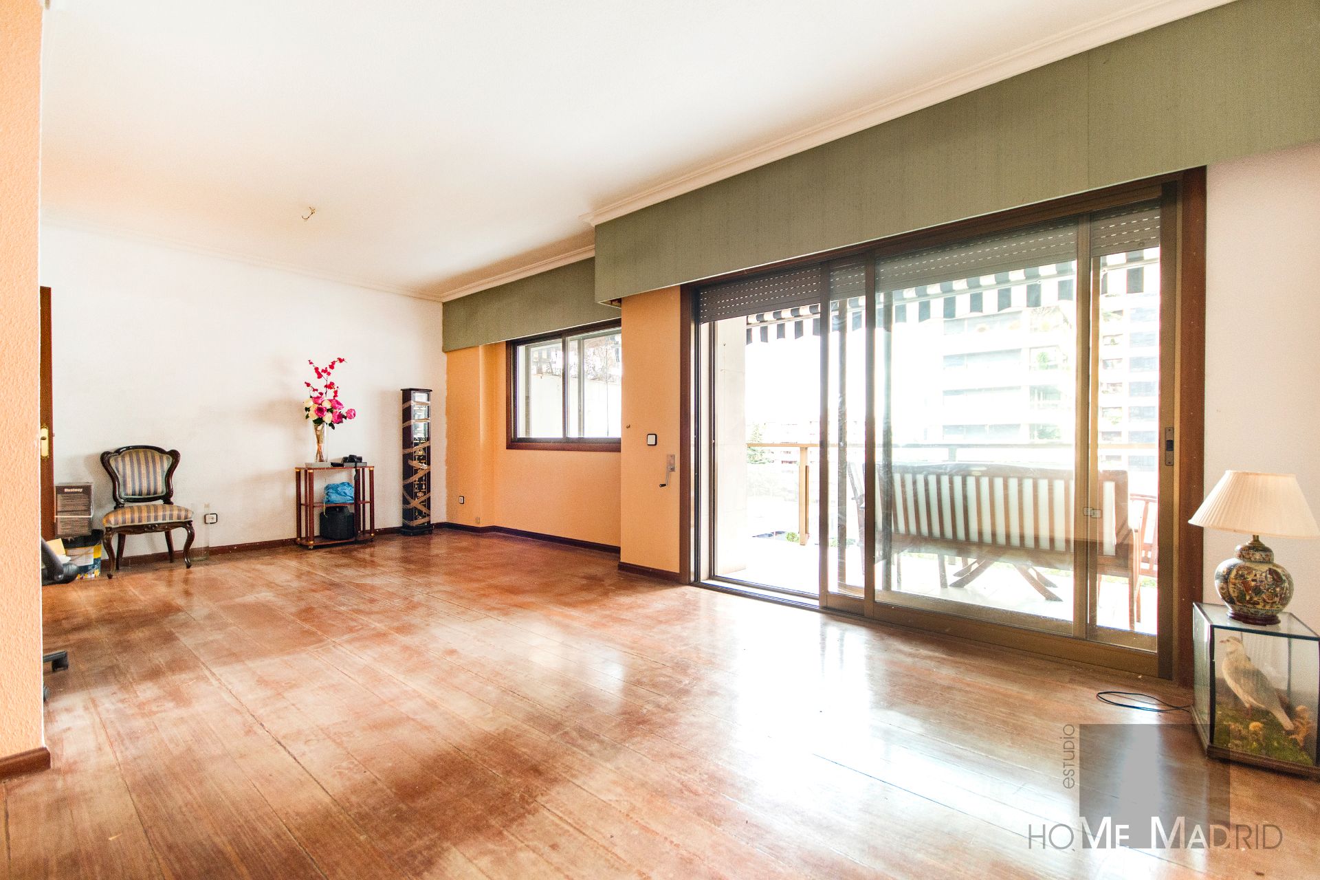 Living room of Flat for sale in  Madrid Capital  with Air Conditioner, Heating and Parquet flooring