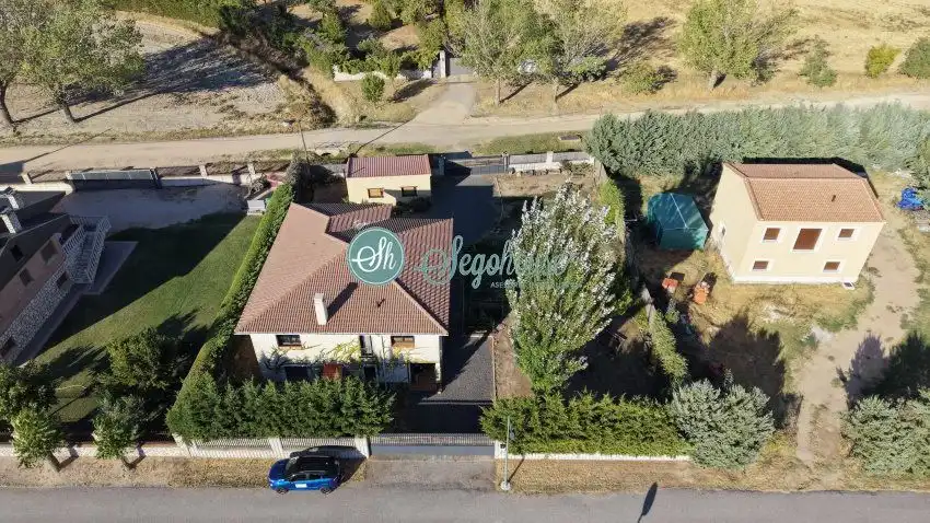 Villa zum Verkauf in Santa María la Real de Nieva, imagen 2