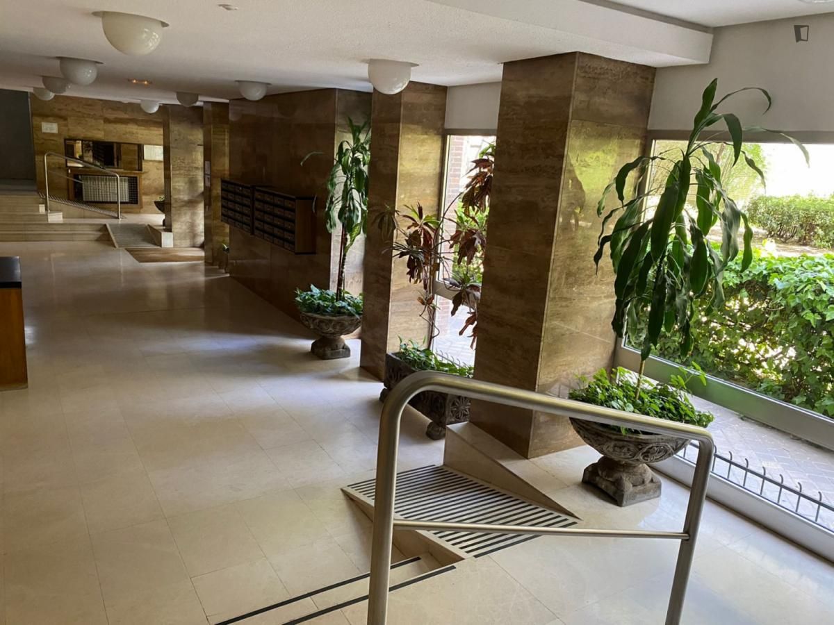 Apartment to share in Vinateros