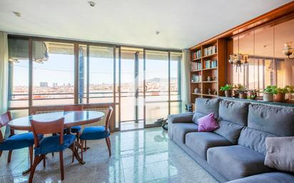 Living room of Flat for sale in  Barcelona Capital  with Terrace and Balcony