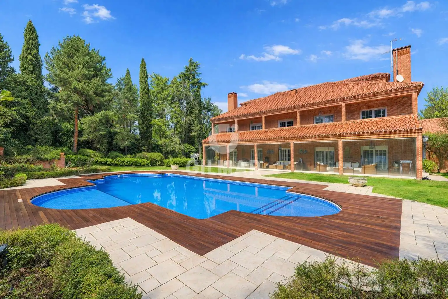 Swimming pool of Houses for sale in Pozuelo de Alarcón  with Heating, Private garden and Swimming Pool