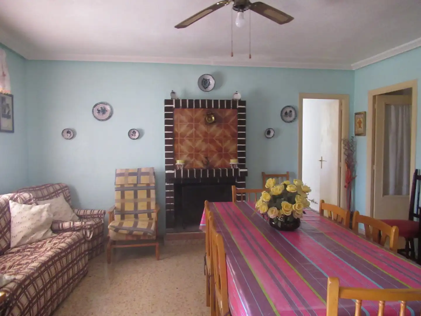 Menjador de Casa o xalet en venda en Alicante / Alacant amb Terrassa, Piscina i Forn