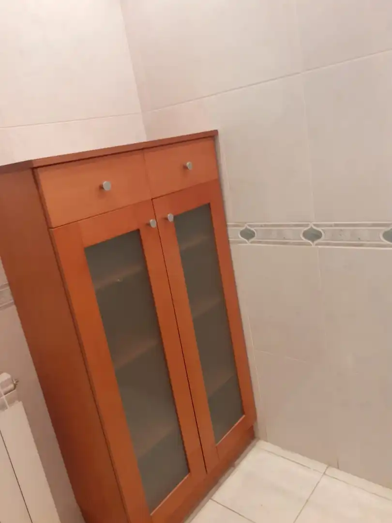 Badezimmer von Wohnungen zur Miete in Vigo  mit Heizung, Parkett und Abstellraum