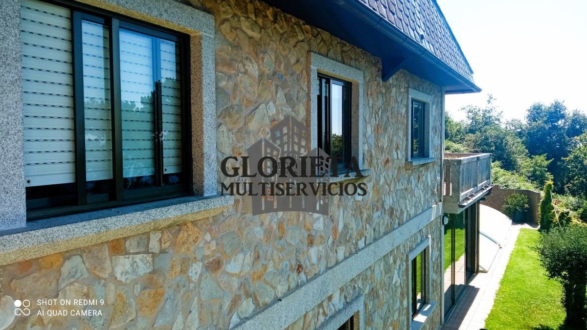 Vista exterior de Casa o xalet en venda en Nigrán amb Calefacció, Parquet i Terrassa