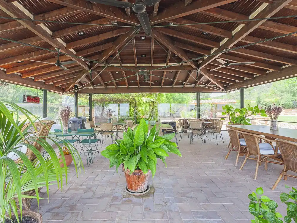 Terrasse von Country house zur Miete in El Bruc mit Klimaanlage, Heizung und Privatgarten