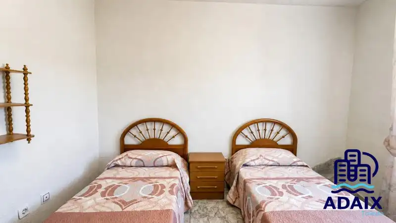 Habitación de Casa adosada en venta en Huecas con Calefacción y Balcón