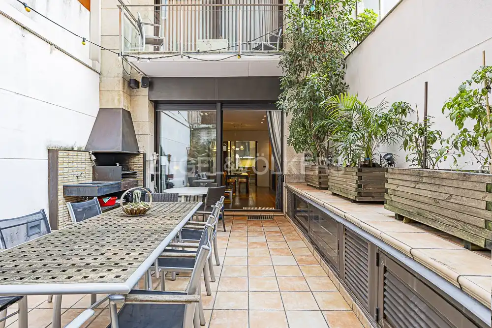 Terrassa de Casa adosada en venda en Barcelona amb Aire condicionat, Calefacció i Jardí privat