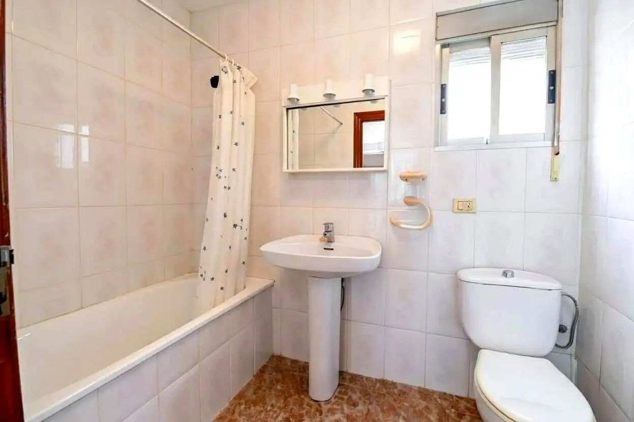 Bany de Casa o xalet en venda en Castellón de la Plana / Castelló de la Plana amb Aire condicionat, Calefacció i Terrassa