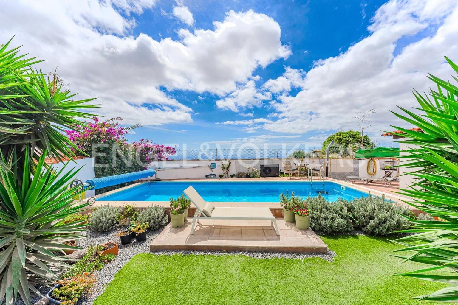 Exterior view of House or chalet for sale in Granadilla de Abona  with Air Conditioner, Swimming Pool and Furnished
