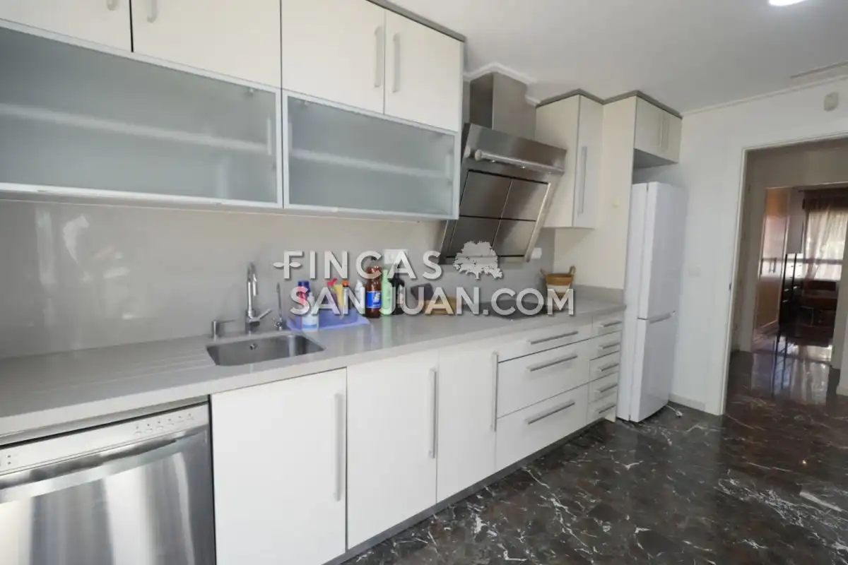 Cuina de Casa o xalet en venda en Sant Joan d'Alacant amb Aire condicionat, Calefacció i Terrassa