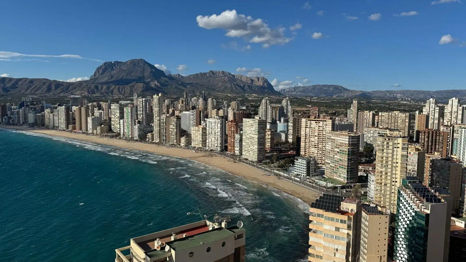 Exterior view of Apartments for rent in Benidorm  with Air Conditioner, Furnished and Community pool