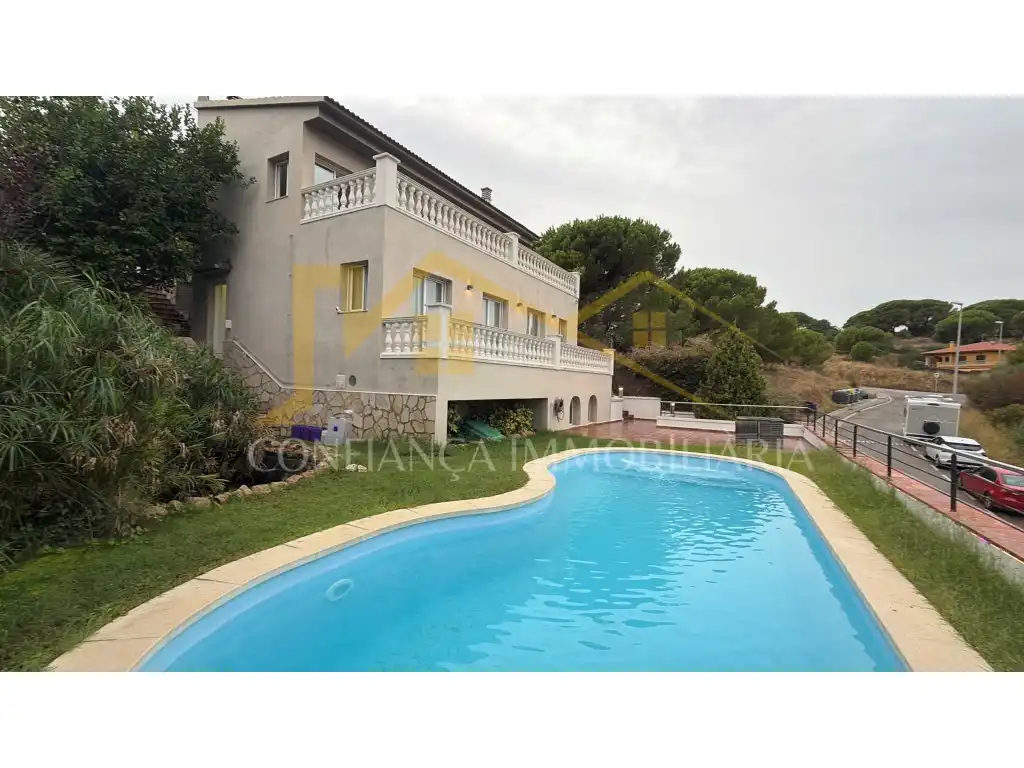 Villa con terrazza in vendita a Calella