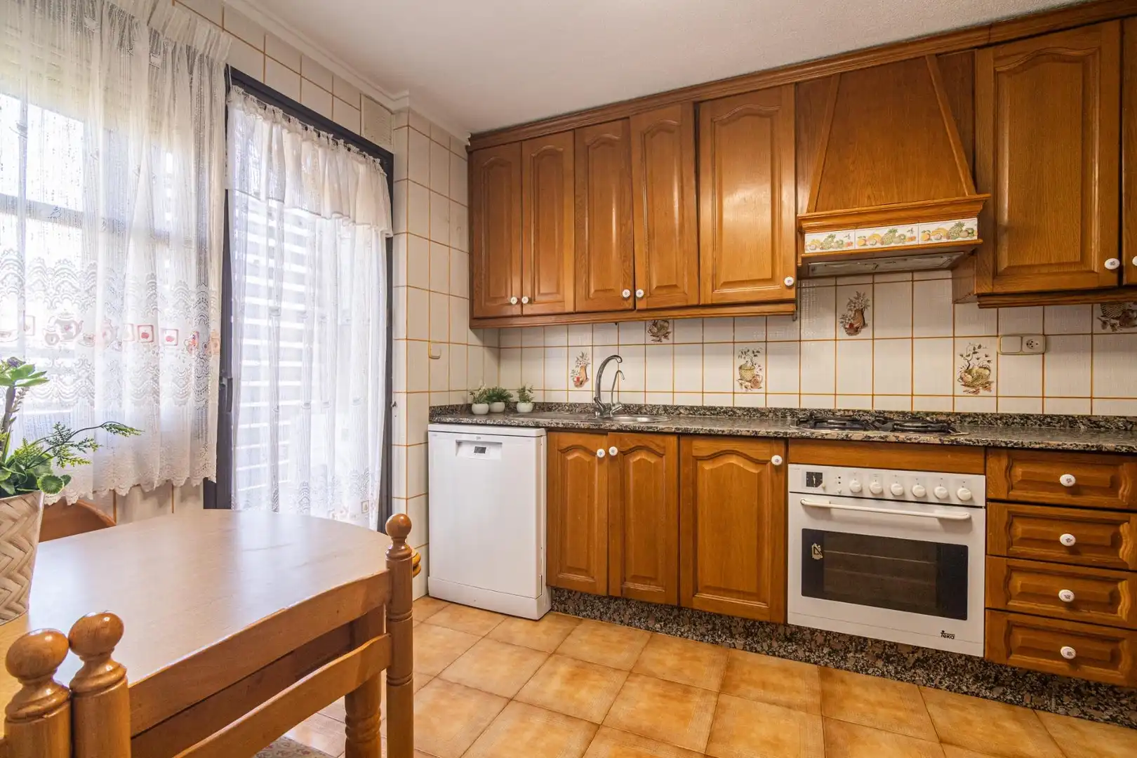 Cocina de Piso en venta en Elche / Elx con Aire acondicionado, Calefacción y Balcón