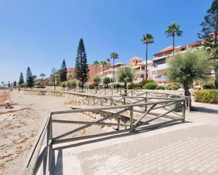 Vista exterior de Dúplex de lloguer en Estepona amb Aire condicionat, Terrassa i Traster