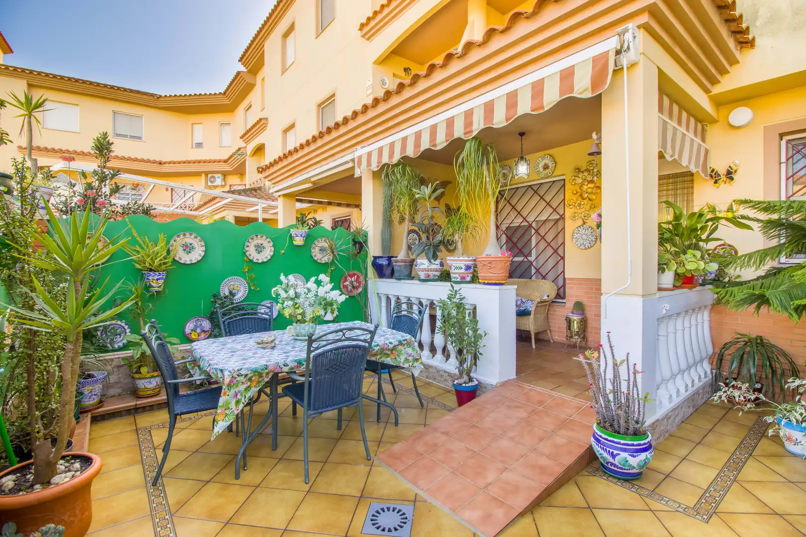 Terrasse von Einfamilien-Reihenhaus zum Verkauf in Punta Umbría mit Heizung und Terrasse