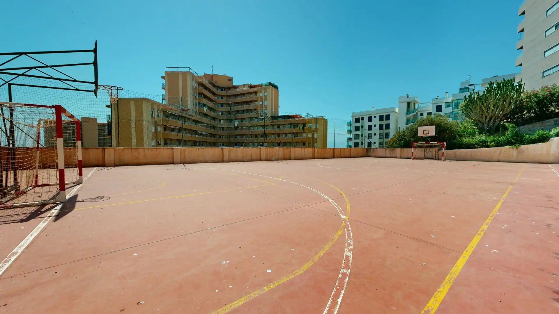 Aparcament de Apartament de lloguer en Elche / Elx amb Aire condicionat, Calefacció i Jardí privat