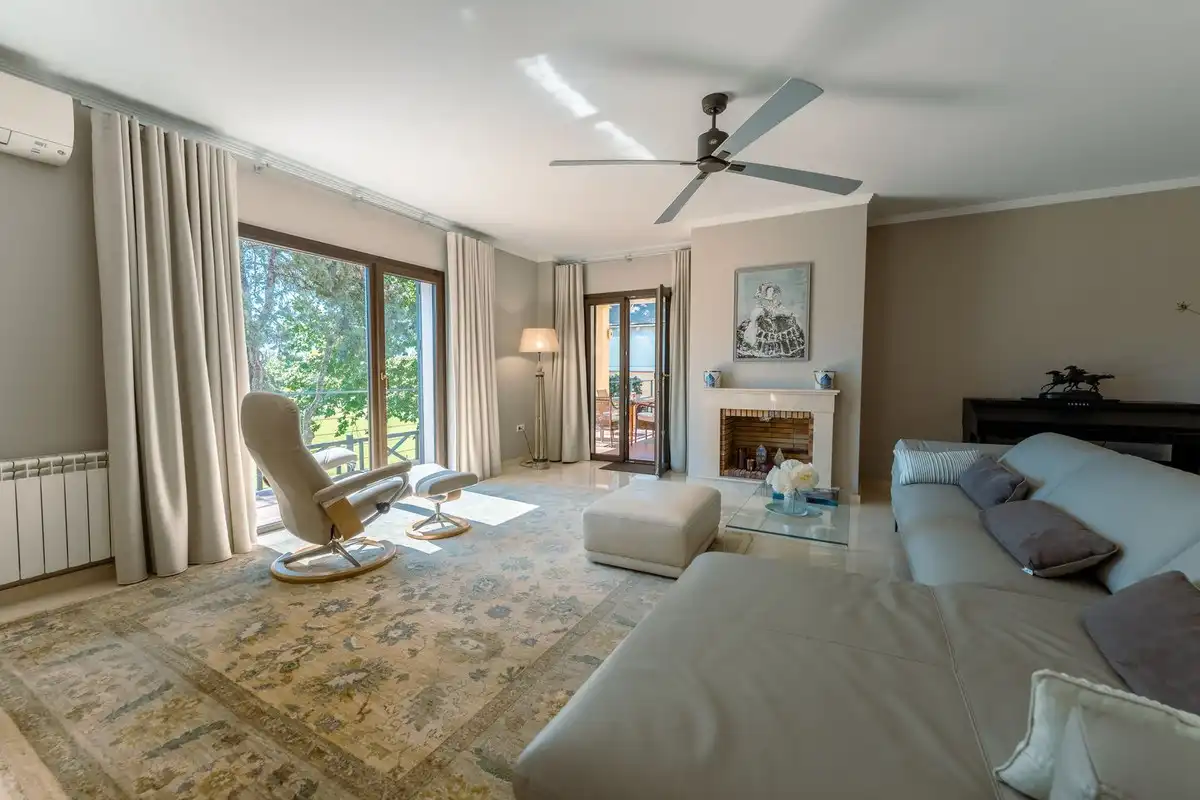 Sala d'estar de Casa o xalet en venda en Marbella amb Aire condicionat, Terrassa i Traster