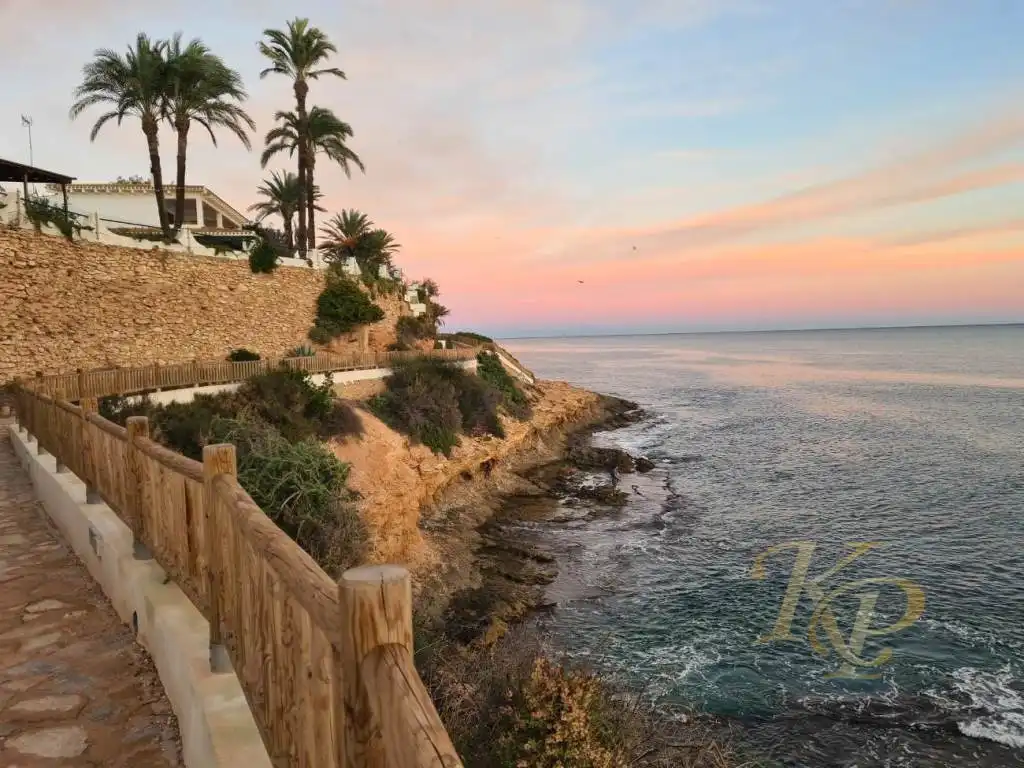 Vista exterior de Apartamento en venta en Orihuela con Aire acondicionado y Terraza
