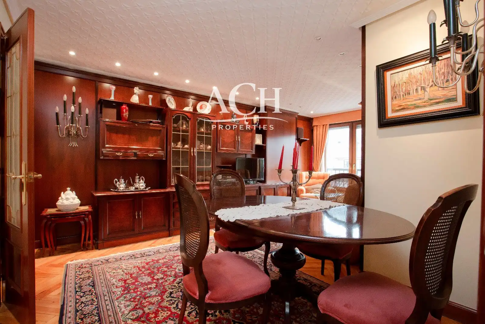 Comedor de Piso en venta en Bilbao  con Calefacción, Amueblado y Alarma