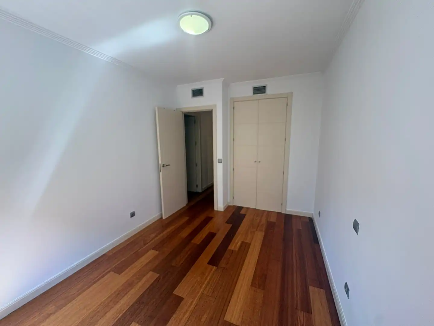 Habitación de Piso de alquiler en Madrid con Aire acondicionado, Calefacción y Jardín privado
