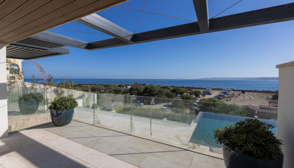 Foto 1 de Apartament en venda a Puerto de Estepona, Málaga