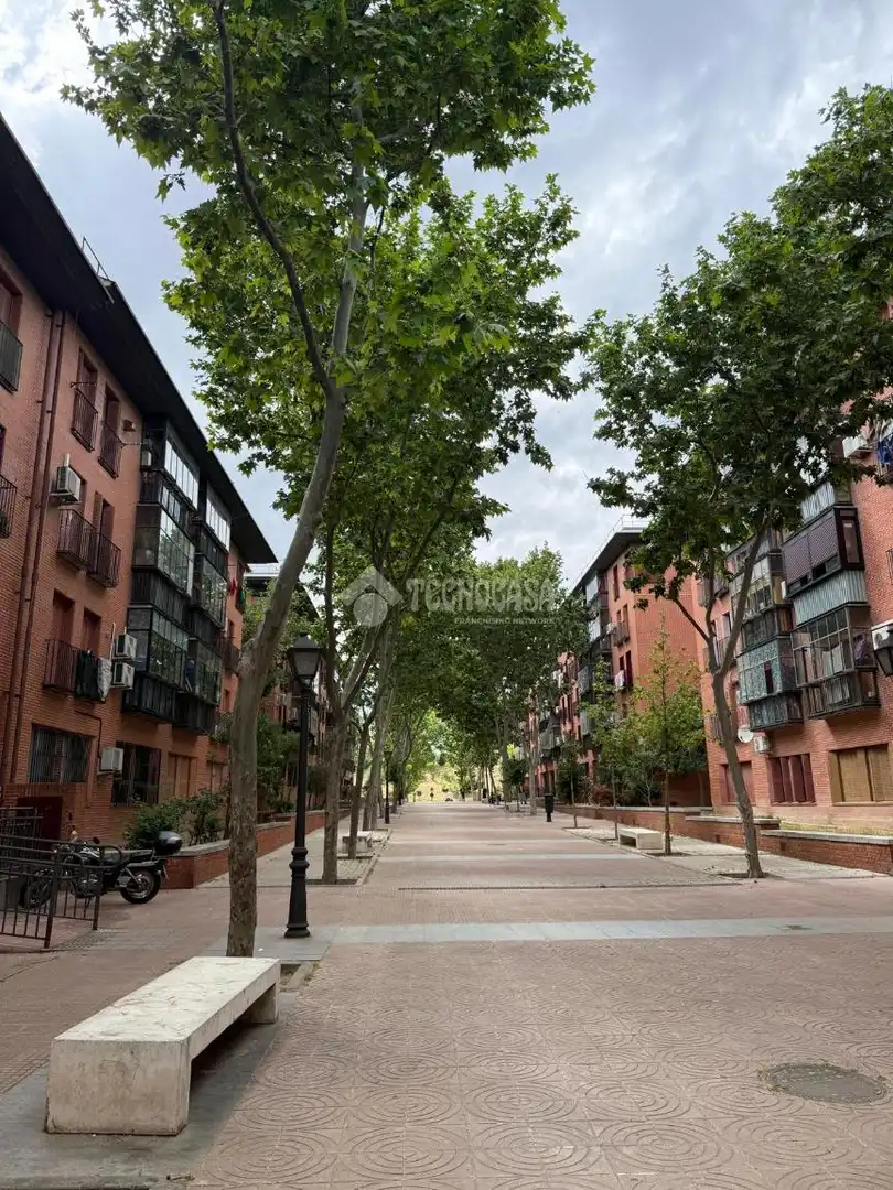 Vista exterior de Pis en venda en Madrid amb Aire condicionat, Terrassa i Balcó