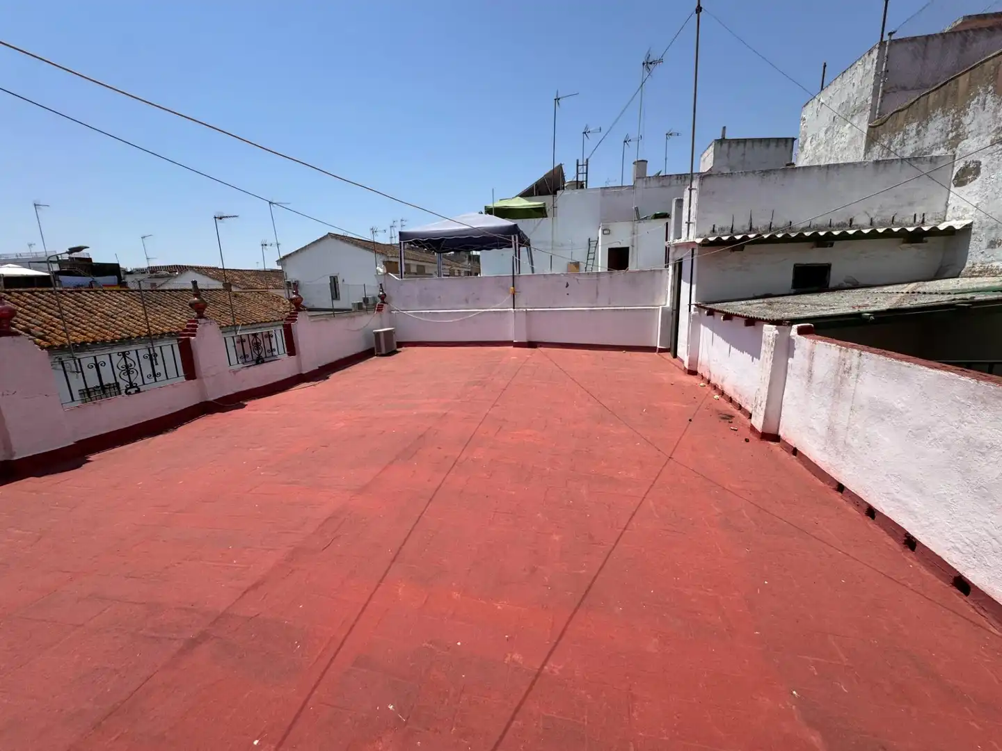 Terrassa de Casa adosada en venda en San Juan de Aznalfarache amb Traster
