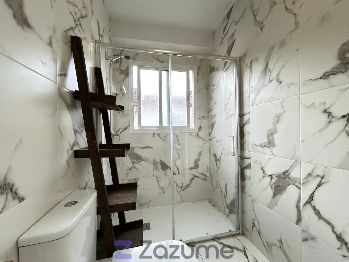 Baño de Piso de alquiler en Granada con Amueblado, Horno y Lavadora