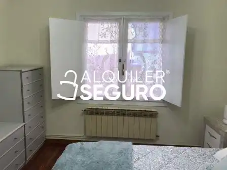Habitación de Piso de alquiler en Vitoria - Gasteiz con Calefacción y Amueblado