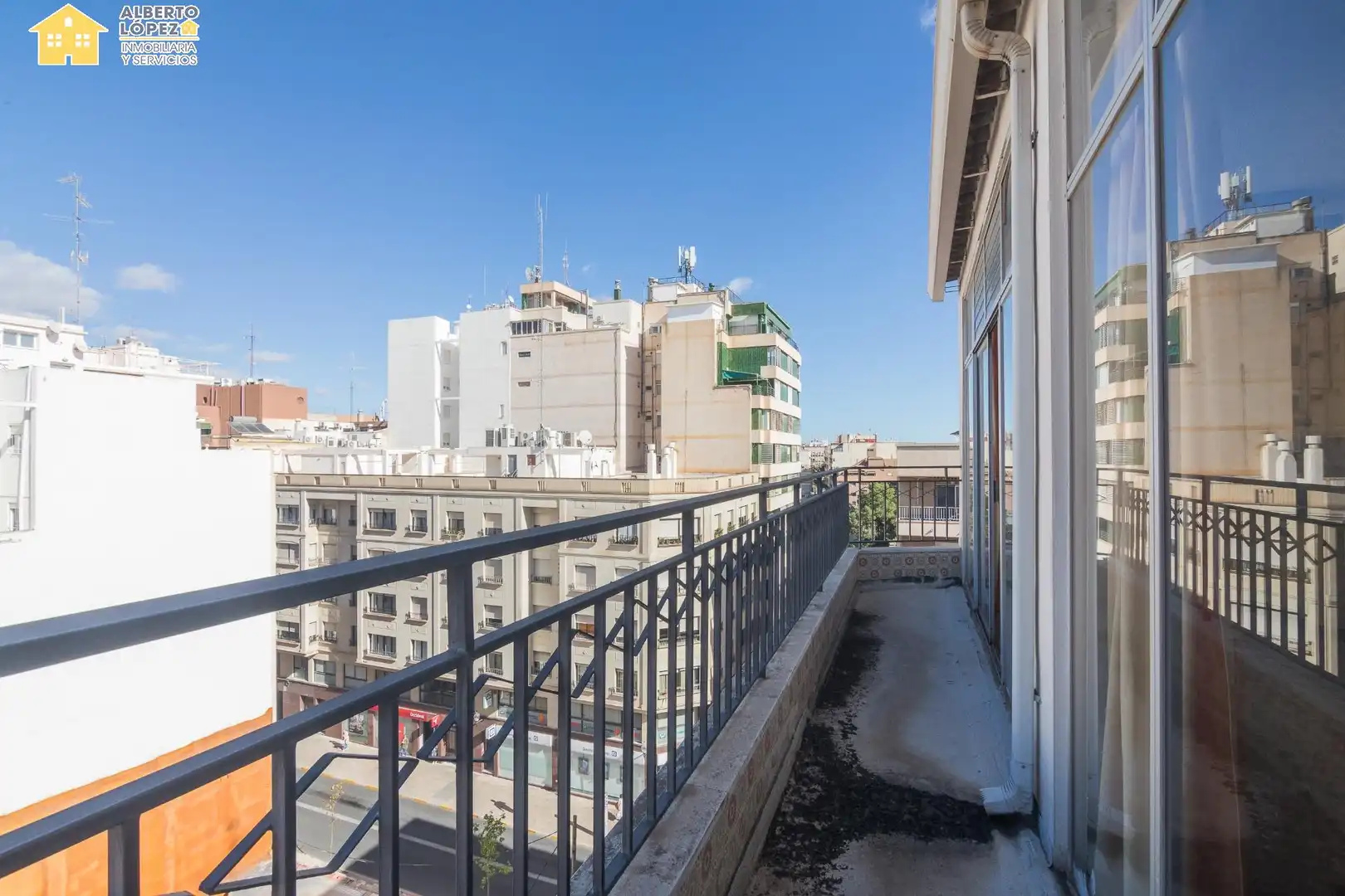 Vista exterior de Ático en venta en Elche / Elx con Terraza y Balcón