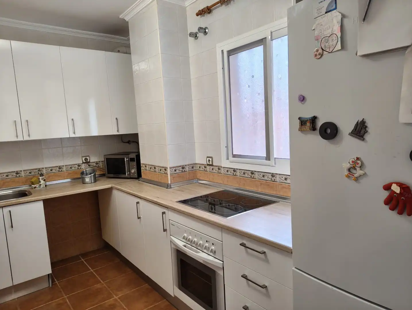 Cuina de Casa adosada en venda en Vélez-Málaga amb Aire condicionat, Calefacció i Terrassa