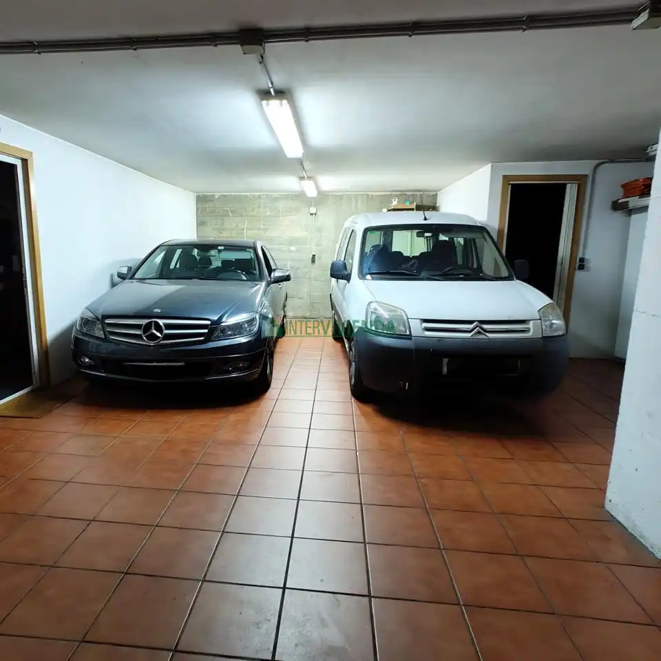 Parking de Casa adosada en venta en Vigo  con Calefacción, Terraza y Trastero
