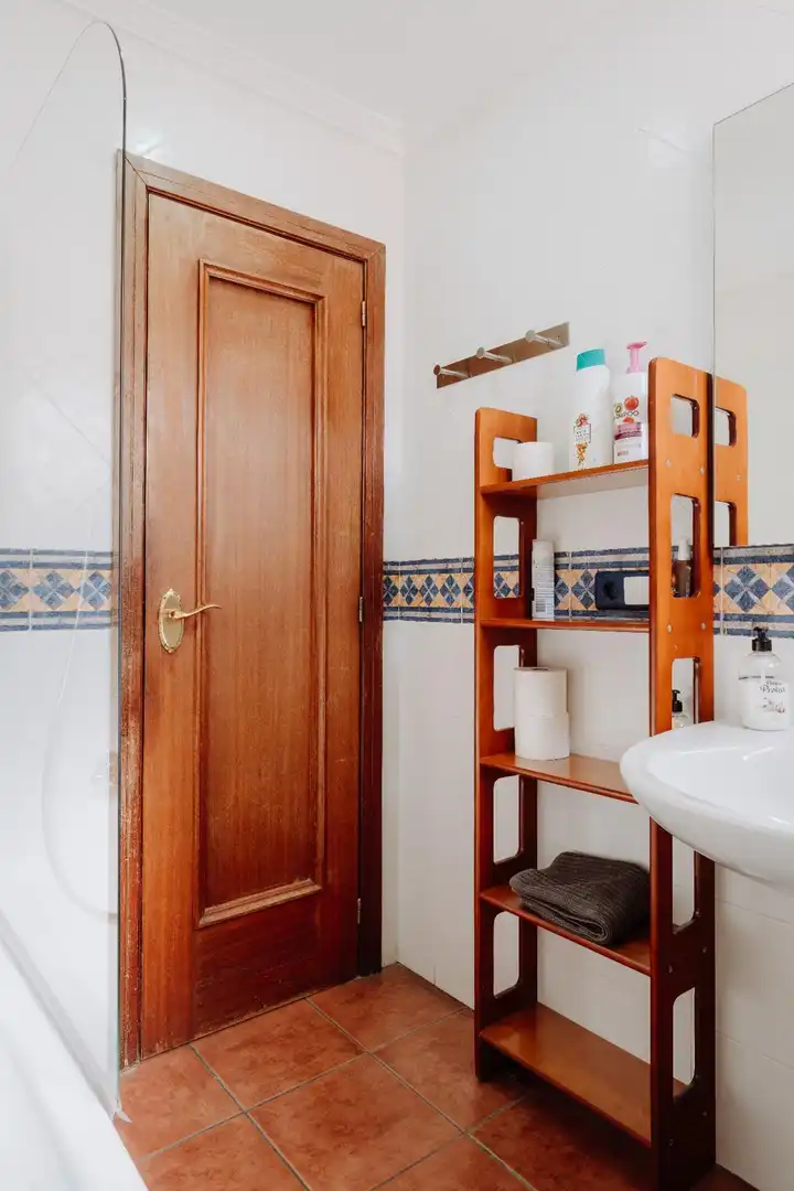 Badezimmer von Wohnung zum Verkauf in Alicante / Alacant mit Klimaanlage, Heizung und Terrasse