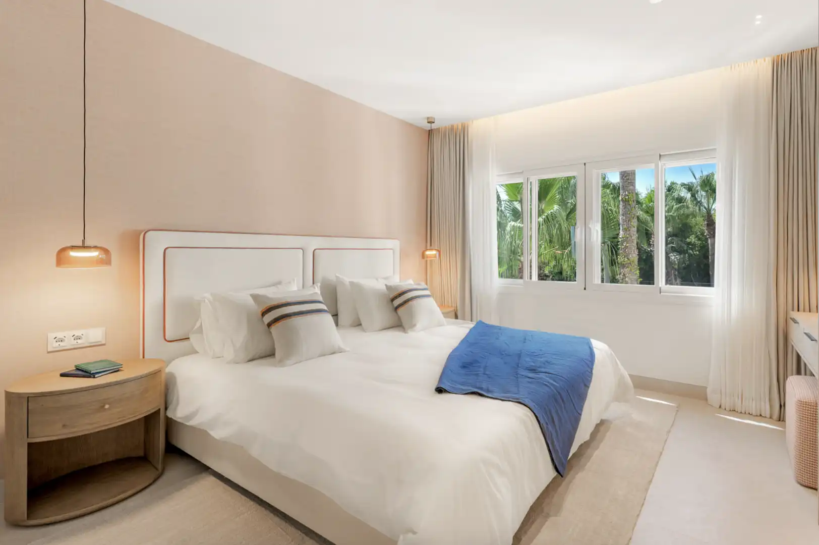Habitación de Ático en venta en Estepona con Terraza, Piscina y Amueblado