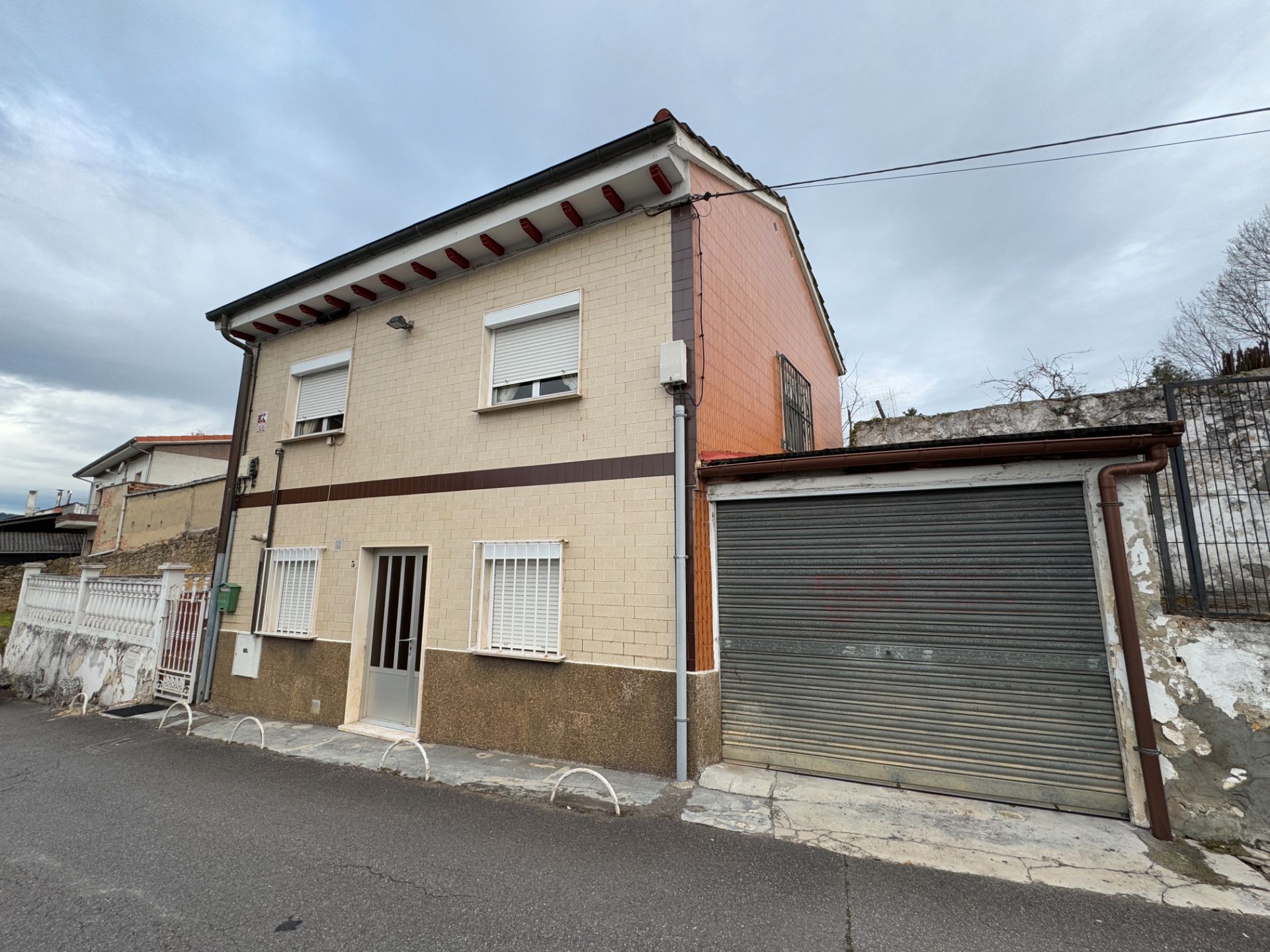Exterior view of House or chalet for sale in Siero  with Heating, Parquet flooring and Alarm
