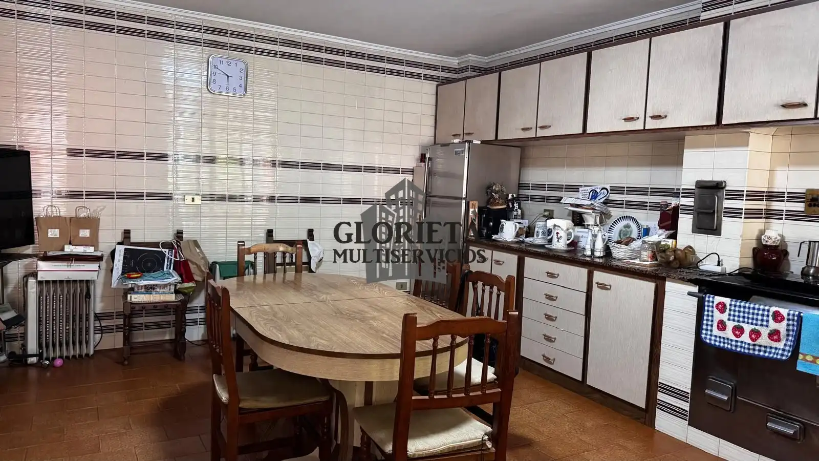 Cuina de Casa o xalet en venda en Pontevedra Capital  amb Calefacció i Forn