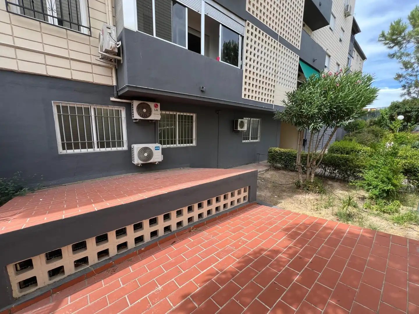 Exterior view of Apartments for sale in Maracena  with Air Conditioner, Heating and Furnished