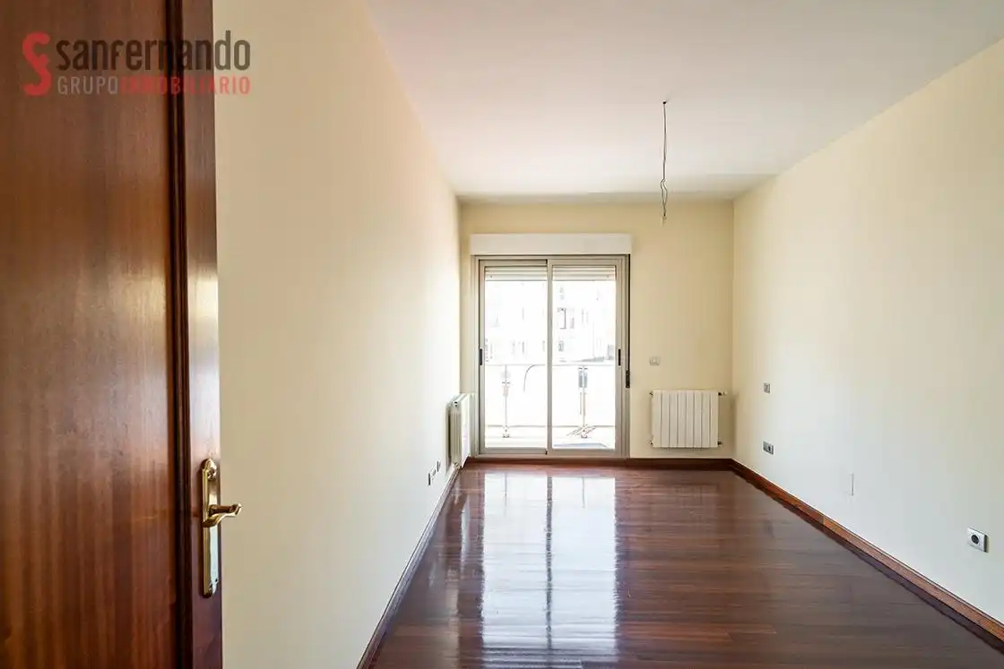 Habitación de Piso en venta en Torrelavega  con Terraza y Balcón