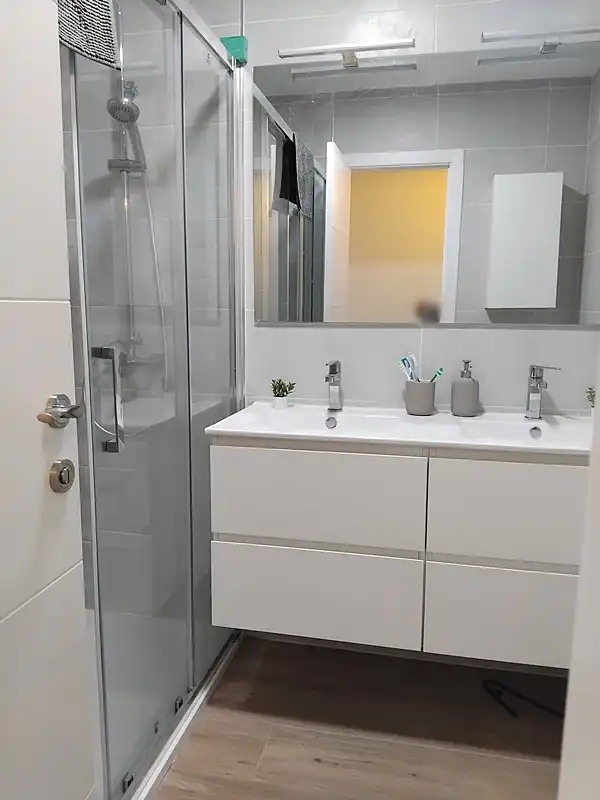 Baño de Piso en venta en A Coruña Capital  con Calefacción, Terraza y Amueblado
