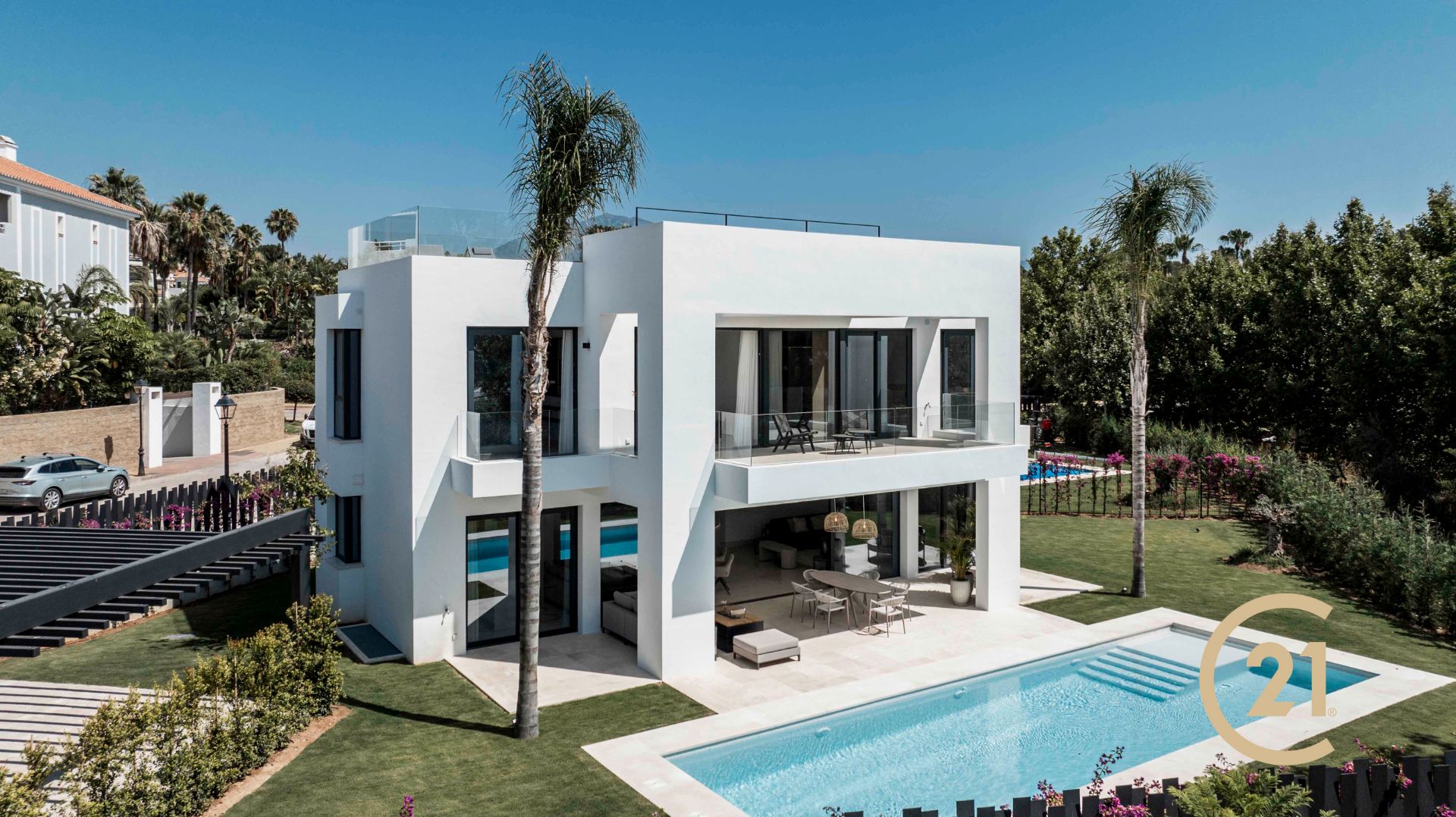 Exterior view of House or chalet for sale in Estepona  with Air Conditioner, Heating and Private garden